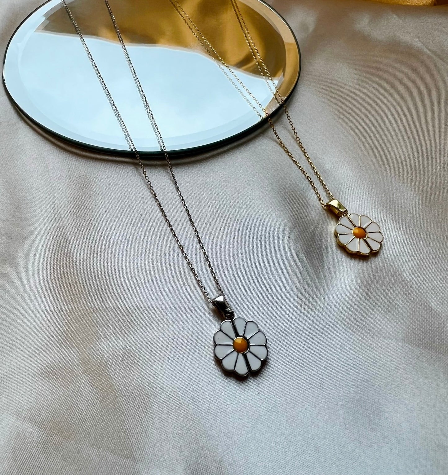 Daisy necklace