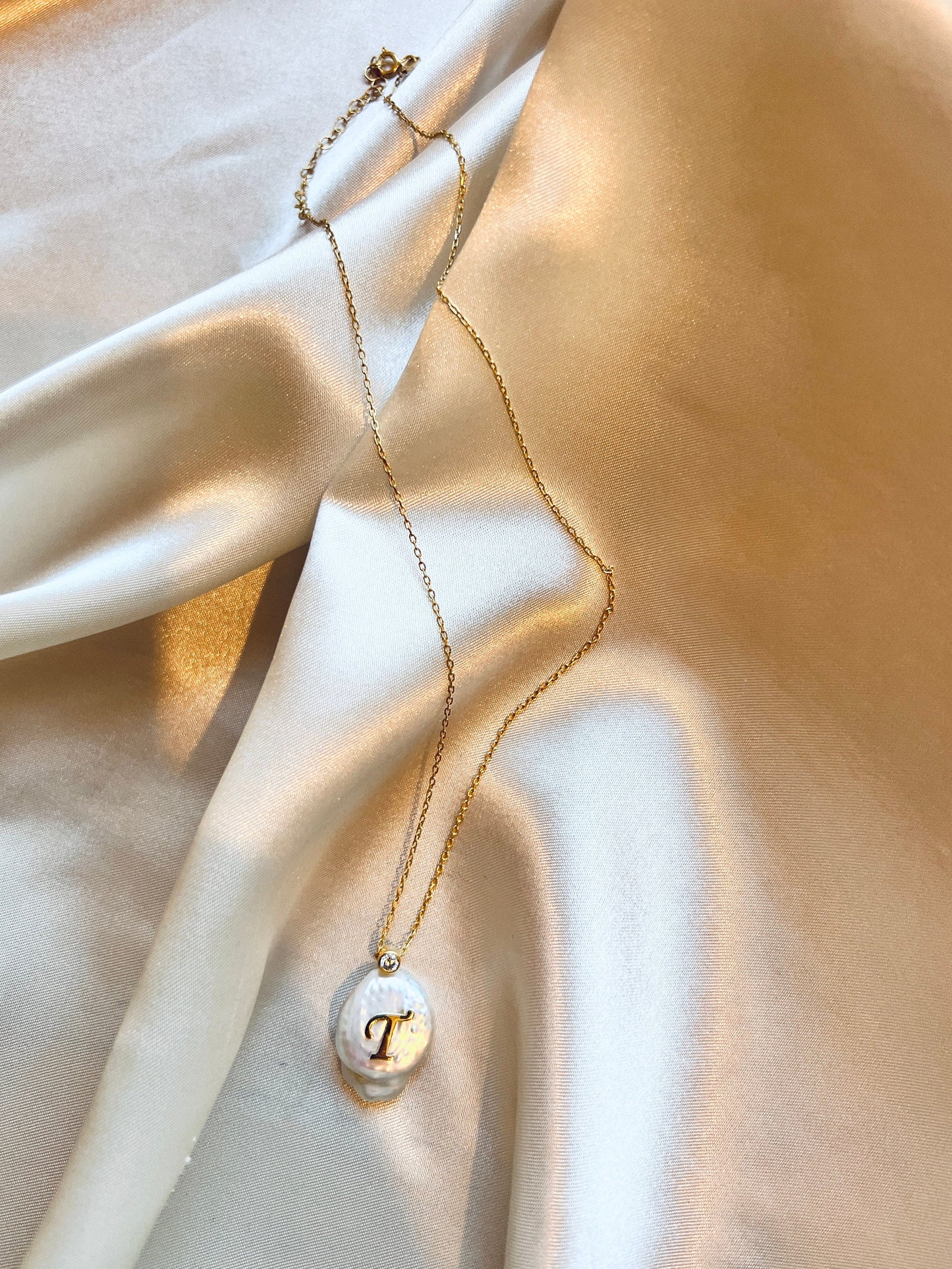 Baroque Pearl initial Necklace in Gold| Pearl Drop Necklace in Rose Gold| Monogram Letter Necklace in Silver| Pearl Layering Necklaces