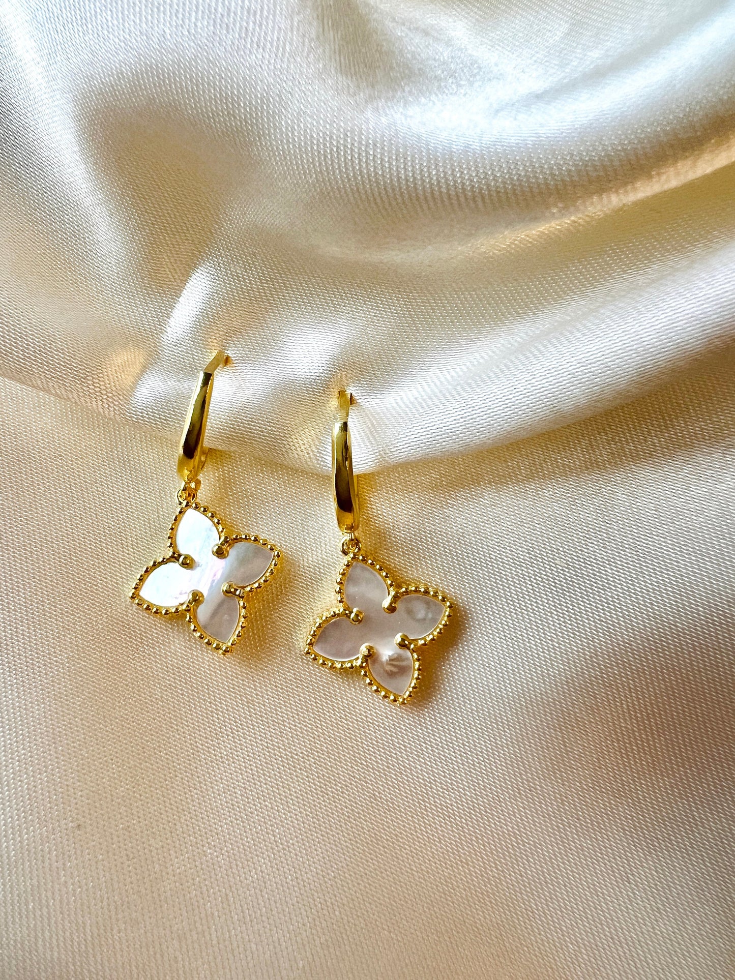 Clover Earring with Mother of Pearl Black Four Leaf Clover Earrings | Clover Drop Earring in Sterling Silver | Gold Filled Clover Earrings